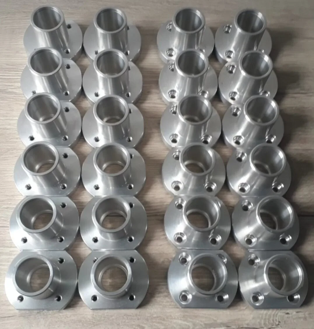 Lote seriado de 20 flanges e mancais torneados com furos de fixação simétricos